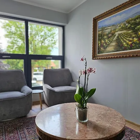 לינה וארוחת בוקר Zefir 3*