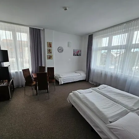 לינה וארוחת בוקר Zefir 3*