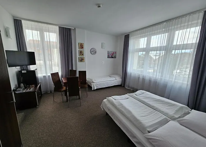 Alojamento de Acomodação e Pequeno-almoço Zefir 3*